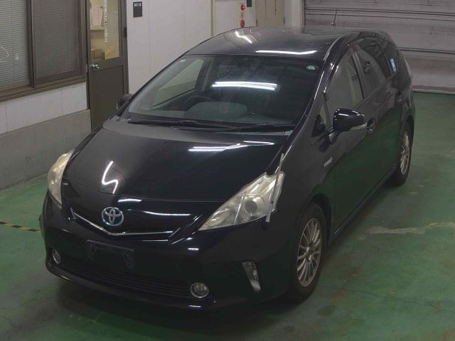 TOYOTA PRIUS ALPHA 2013