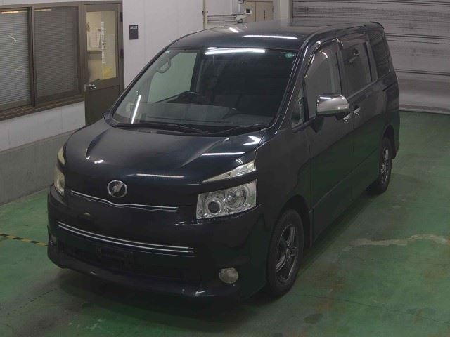 TOYOTA VOXY 2009