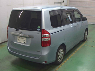 TOYOTA NOAH 2012