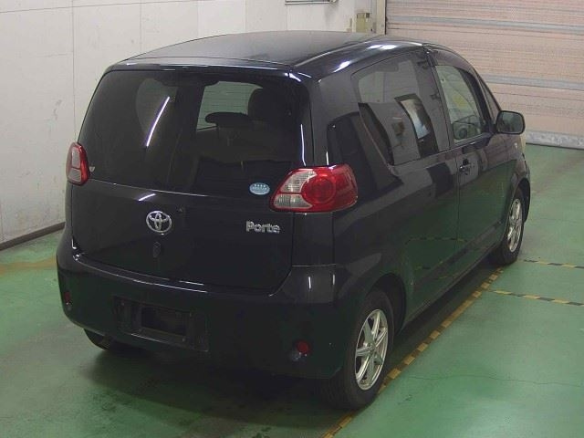 TOYOTA PORTE 2011