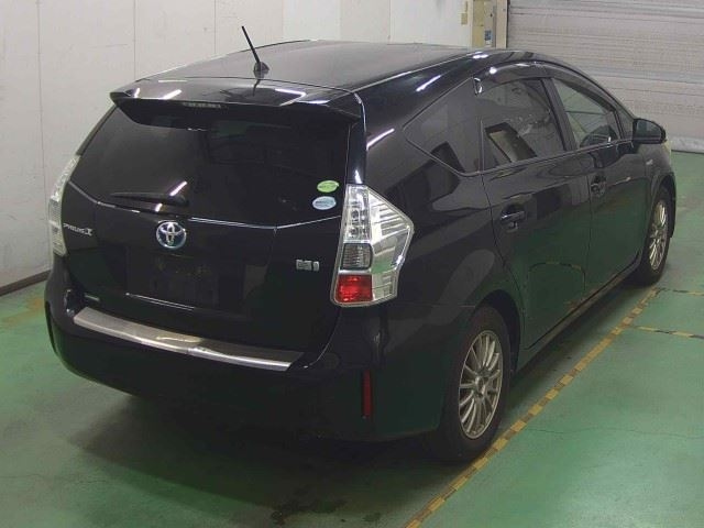 TOYOTA PRIUS ALPHA 2013