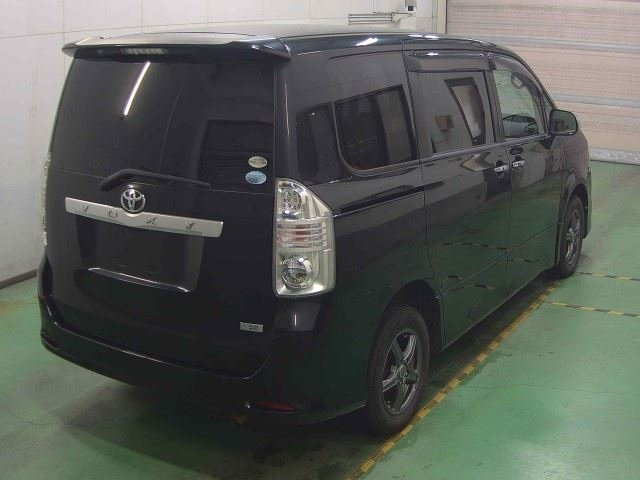 TOYOTA VOXY 2009