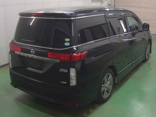 NISSAN ELGRAND 2010