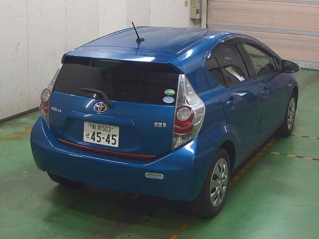 TOYOTA AQUA 2015