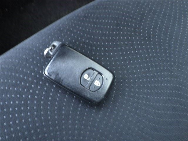 TOYOTA PRIUS ALPHA 2014