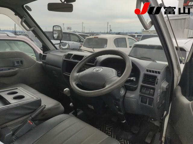 MAZDA BONGO VAN 2010