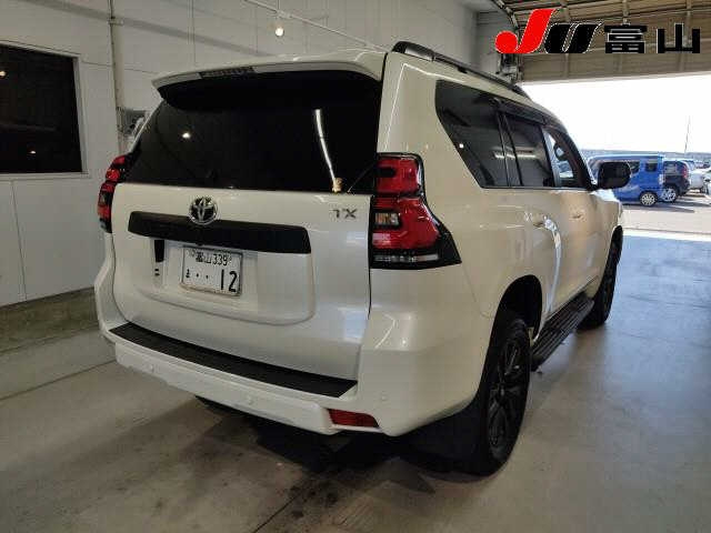 TOYOTA LAND CRUISER PRADO 2023