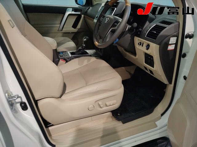 TOYOTA LAND CRUISER PRADO 2023