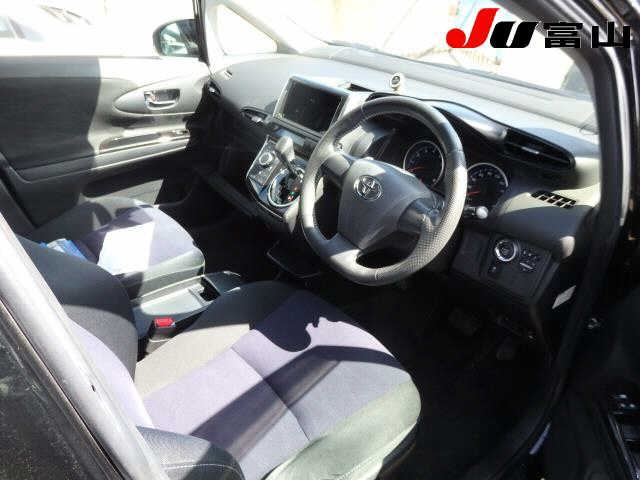 TOYOTA WISH 2012