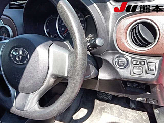 TOYOTA VITZ 2012
