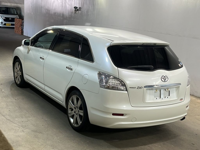TOYOTA MARK X ZIO 2010