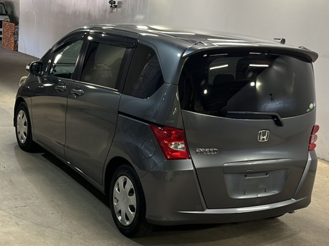 HONDA FREED 2010