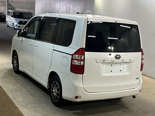 TOYOTA VOXY 2012
