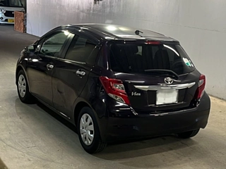 TOYOTA VITZ 2016