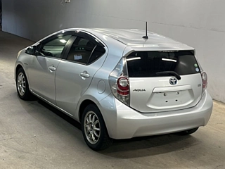 TOYOTA AQUA 2012