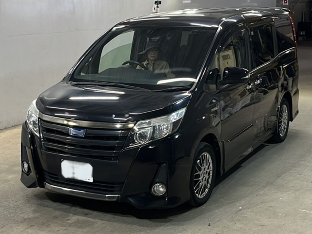TOYOTA NOAH 2017