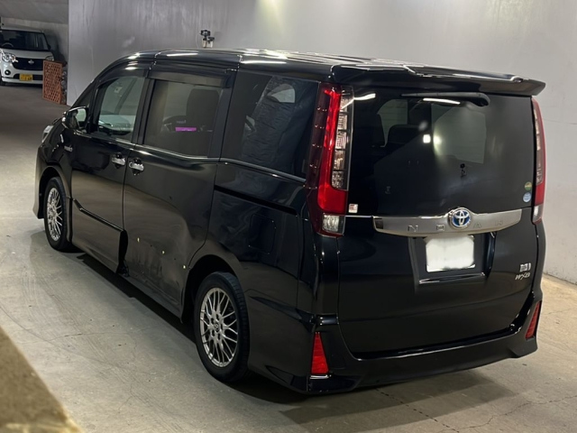 TOYOTA NOAH 2017