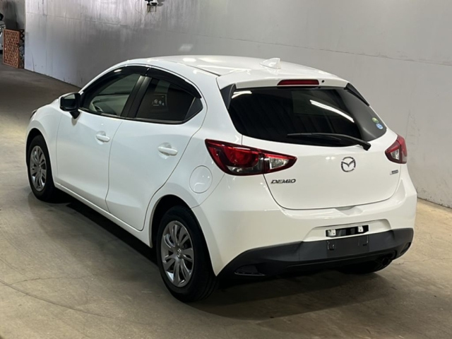 MAZDA DEMIO 2017