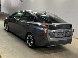 TOYOTA PRIUS 2016