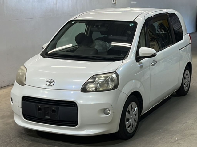 TOYOTA PORTE 2013