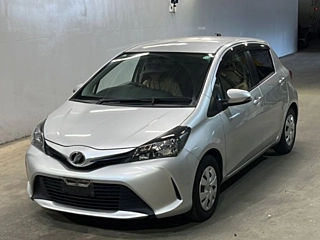 TOYOTA VITZ 2015