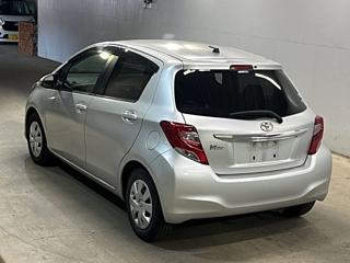 TOYOTA VITZ 2015