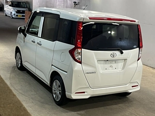 TOYOTA ROOMY 2022