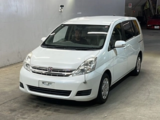 TOYOTA ISIS 2010