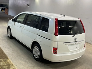 TOYOTA ISIS 2010