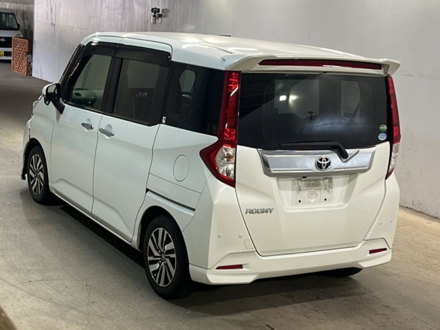 TOYOTA ROOMY 2019