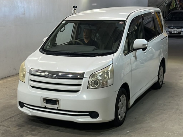 TOYOTA NOAH 2008