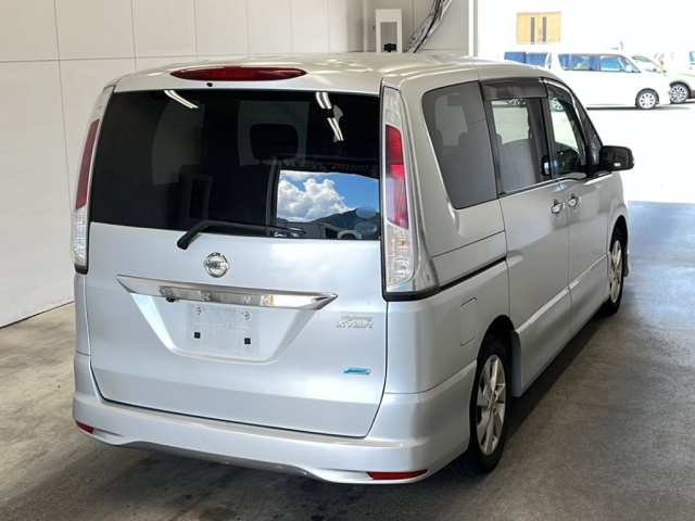 NISSAN SERENA 2011