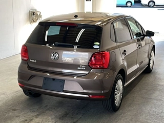 VOLKSWAGEN POLO 2015