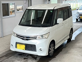 NISSAN ROOX 2011