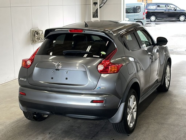 NISSAN JUKE 2011