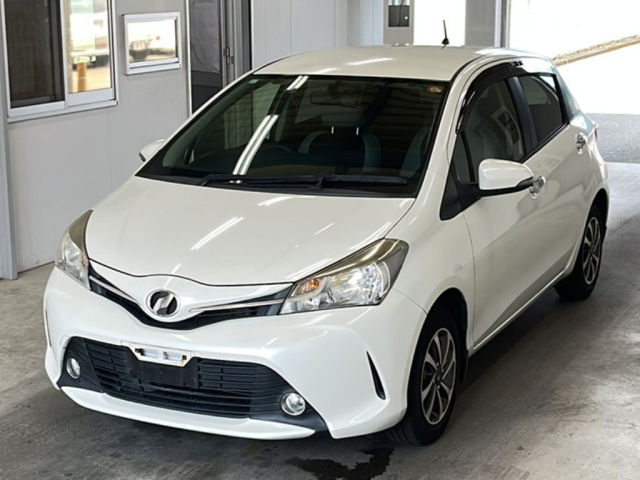 TOYOTA VITZ 2015