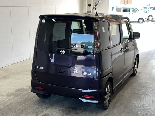 NISSAN ROOX 2010