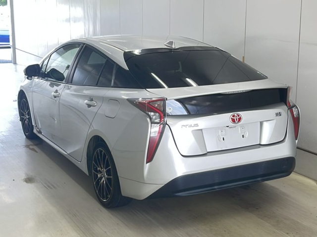 TOYOTA PRIUS 2016