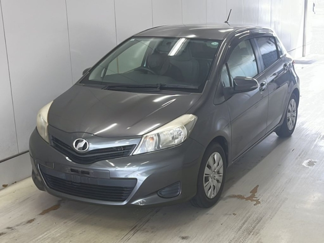 TOYOTA VITZ 2011