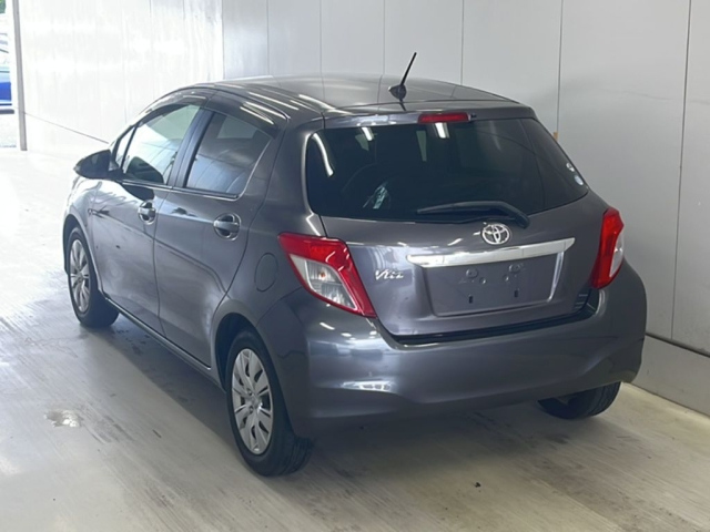 TOYOTA VITZ 2011