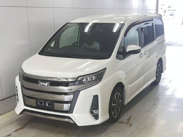 TOYOTA NOAH 2017