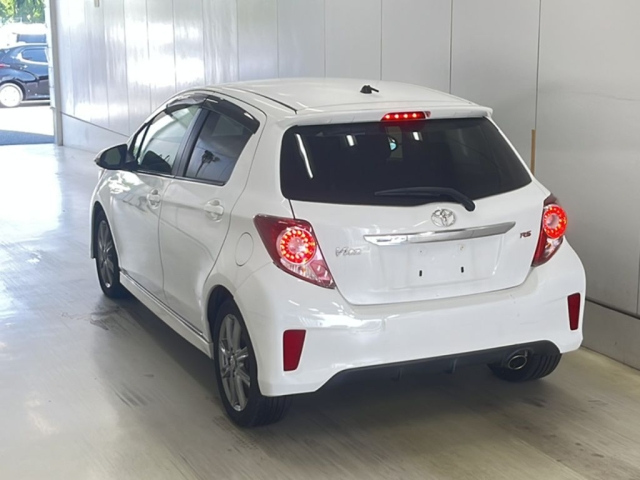 TOYOTA VITZ 2013