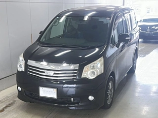 TOYOTA NOAH 2010