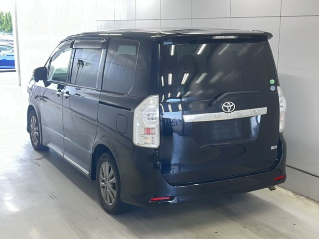 TOYOTA VOXY 2012