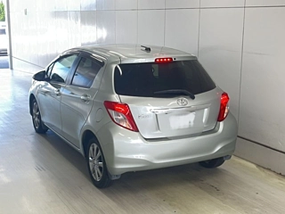 TOYOTA VITZ 2011