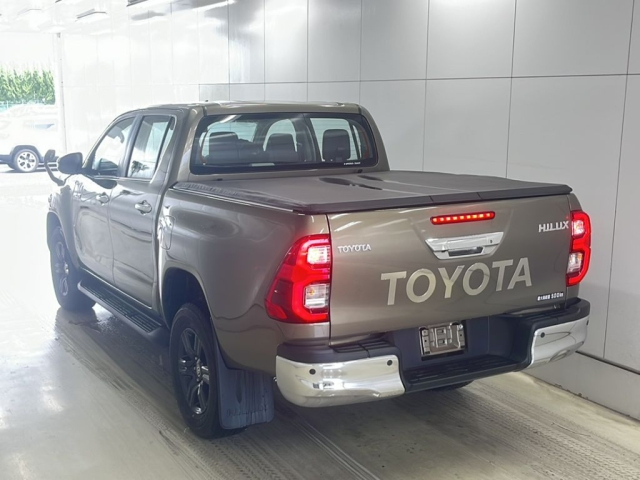 TOYOTA HILUX 2023