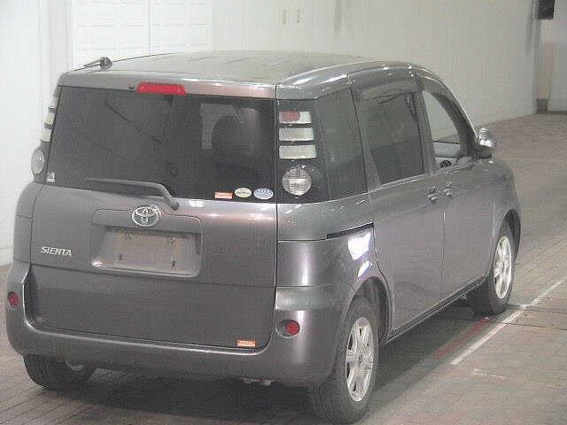TOYOTA SIENTA 2010