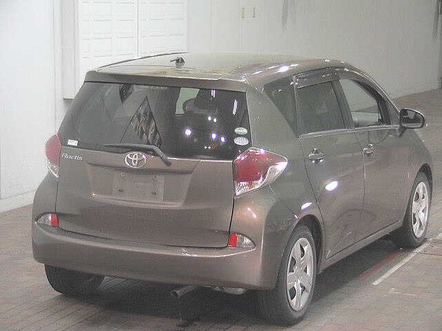 TOYOTA RACTIS 2015