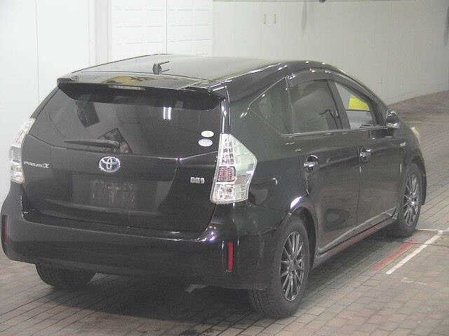 TOYOTA PRIUS ALPHA 2013
