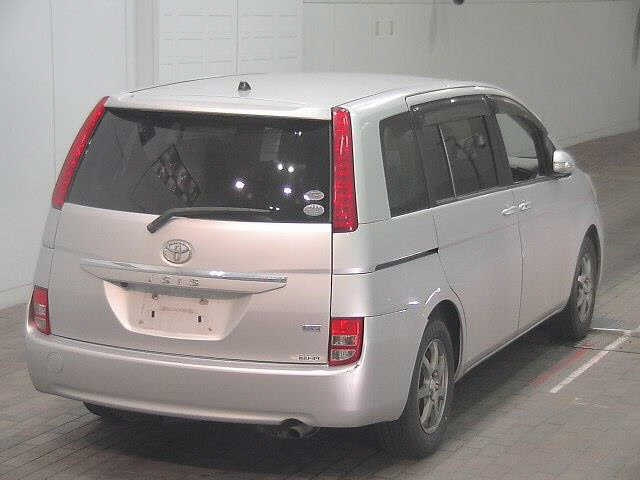 TOYOTA ISIS 2010
